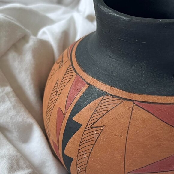 Vintage Black Red and Clay Colored Pottery with Design, signed - Picture 3 of 8